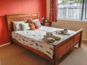 Quiet homestay, private room with own bathroom Paraparaumu Beach
